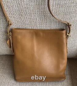 Coach Vintage Slim Bucket Equestrian Shoulder Bag Toffe Color Made in USA Beauty