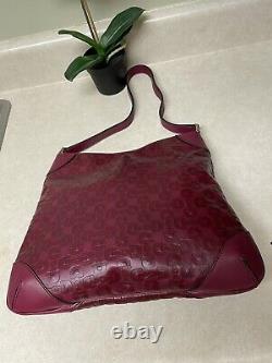 GUCCI Women's Vintage Burgundy Horse Bit Embossed Leather Shoulder Bag