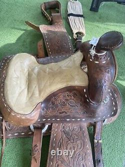 VTG/ Antique Early Western Leather Horse Saddle Sheepskin Padded Tooled 15