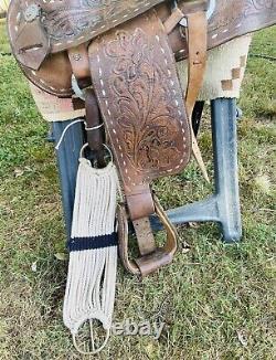 VTG/ Antique Early Western Leather Horse Saddle Sheepskin Padded Tooled 15