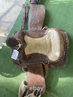 VTG/ Antique Early Western Leather Horse Saddle Sheepskin Padded Tooled 15