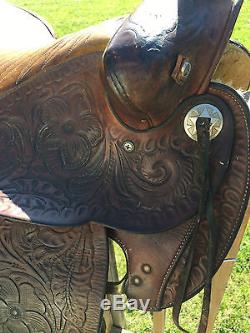 VTG Western BA Horse Roping Saddle With Tooled Leather Brass Fixtures Rodeo Conch