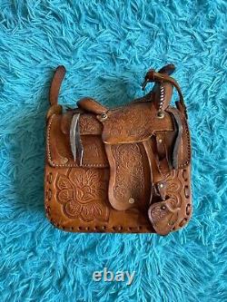 Vintage Mod 801 Artisan Horse Saddle Bag Purse Handtooled Floral Etched Leather