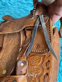 Vintage Mod 801 Artisan Horse Saddle Bag Purse Handtooled Floral Etched Leather