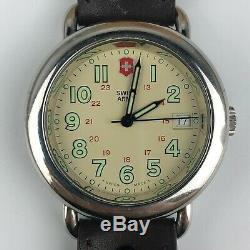 Vintage Swiss Army Mens Cavalry Stainless Steel Round Dial Watch Silver Tone