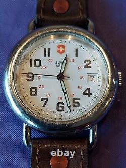 Vintage Victorinox Swiss Army Mens Cavalry Field Military Date Quartz Watch 37mm